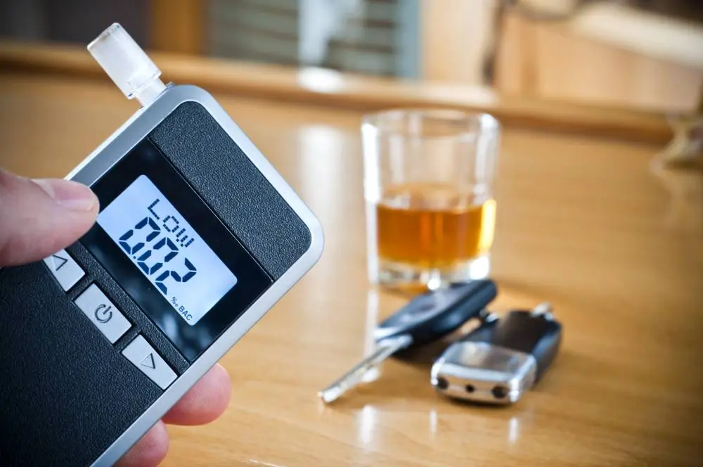 liquor-keys-and-breathalyzer