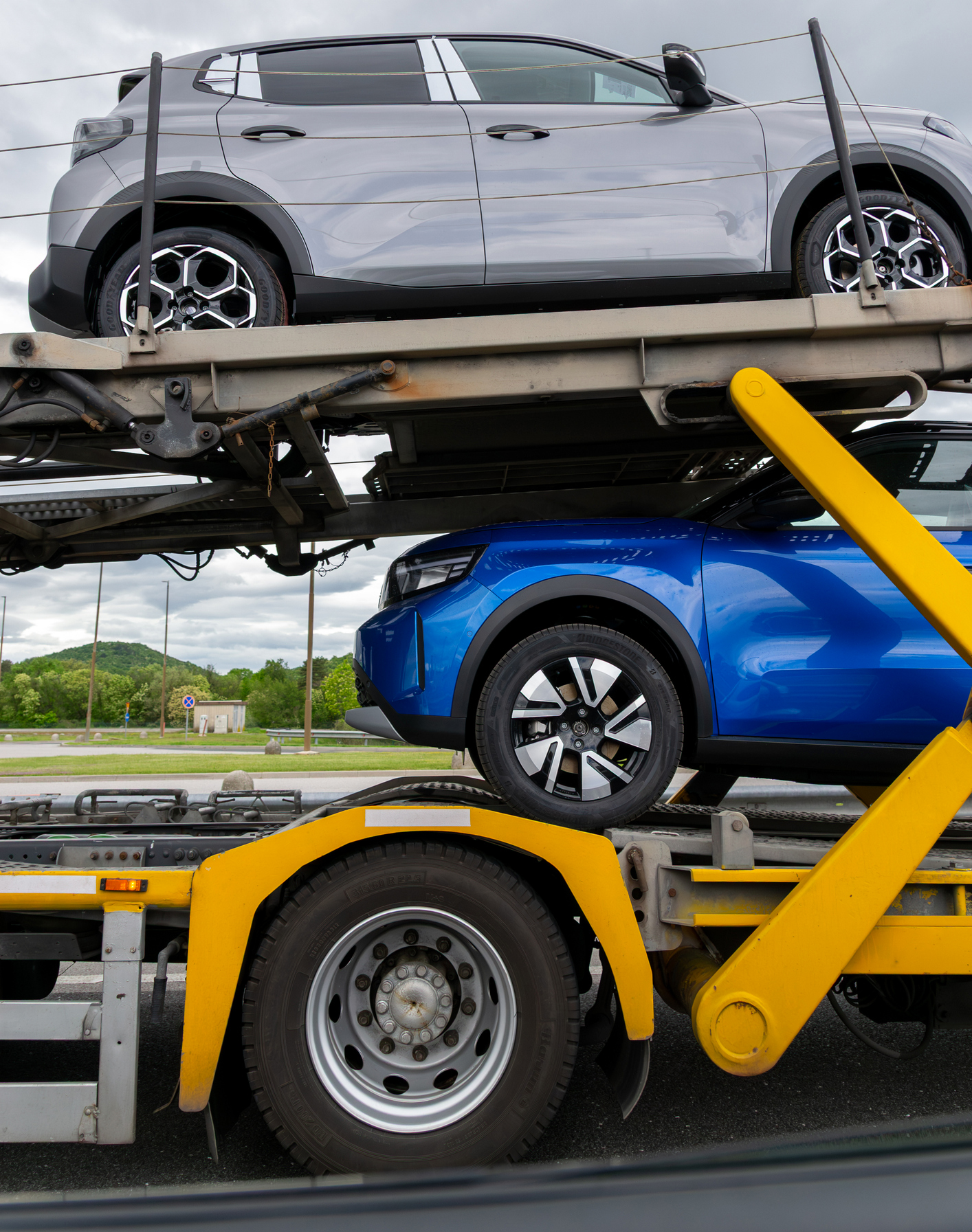 Auto insurance claim process and property recovery after car accident.