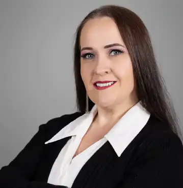 Kaitee Kennedy litigation paralegal professional headshot.