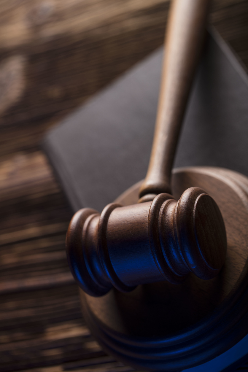 Professional criminal defense lawyer ensuring justice and legal protection.